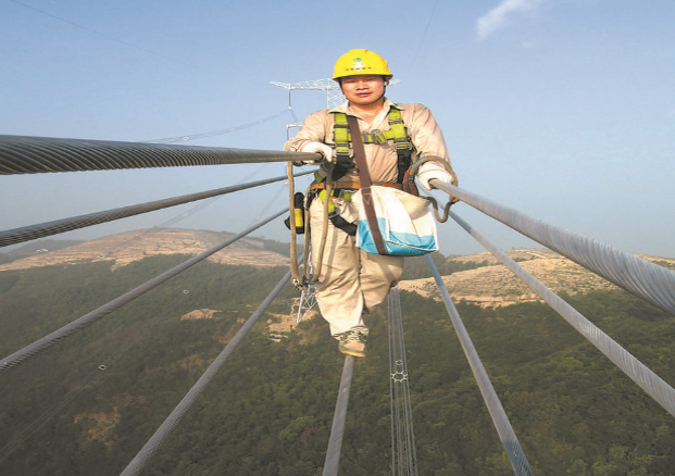 【國網(wǎng)工匠】國網(wǎng)浙江省電力有限公司金華供電公司輸電運(yùn)檢中心帶電一班班長蔣衛(wèi)東