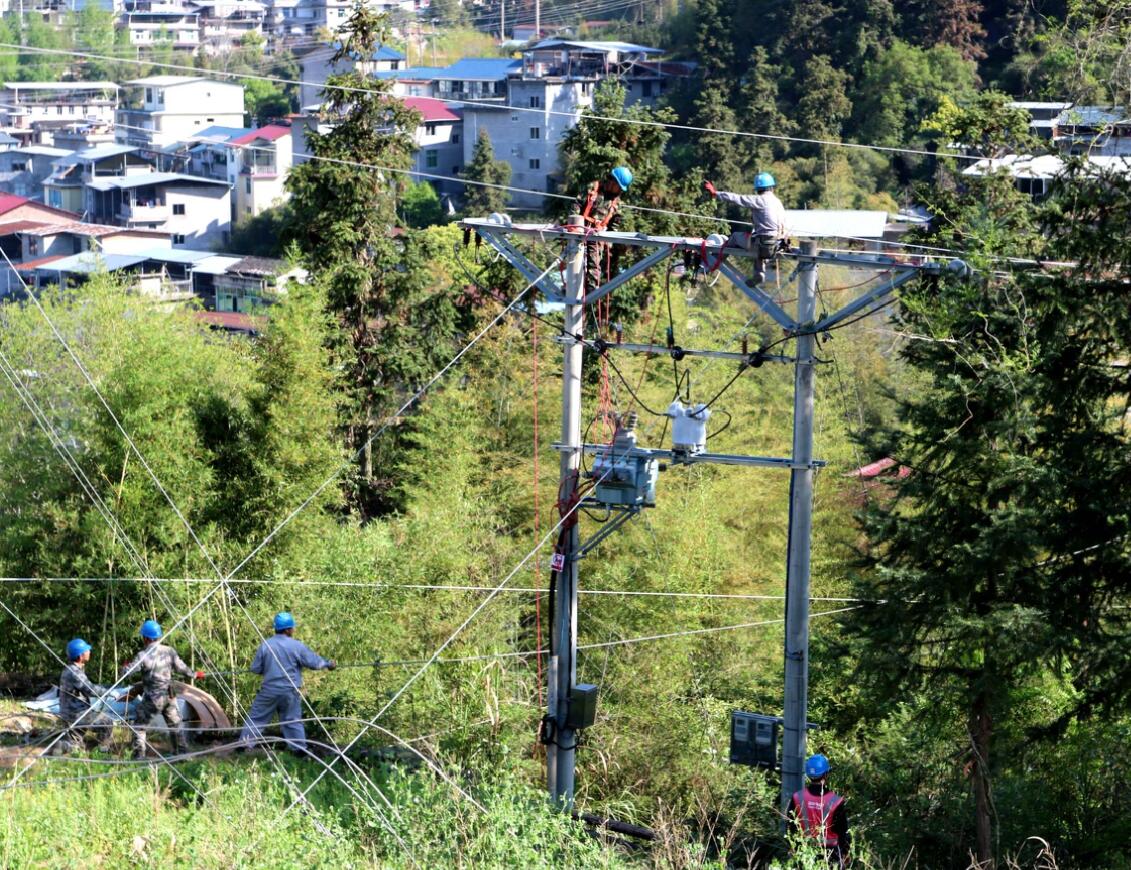 國網(wǎng)武夷山市供電公司：“三跨”線路改造　消除安全隱患