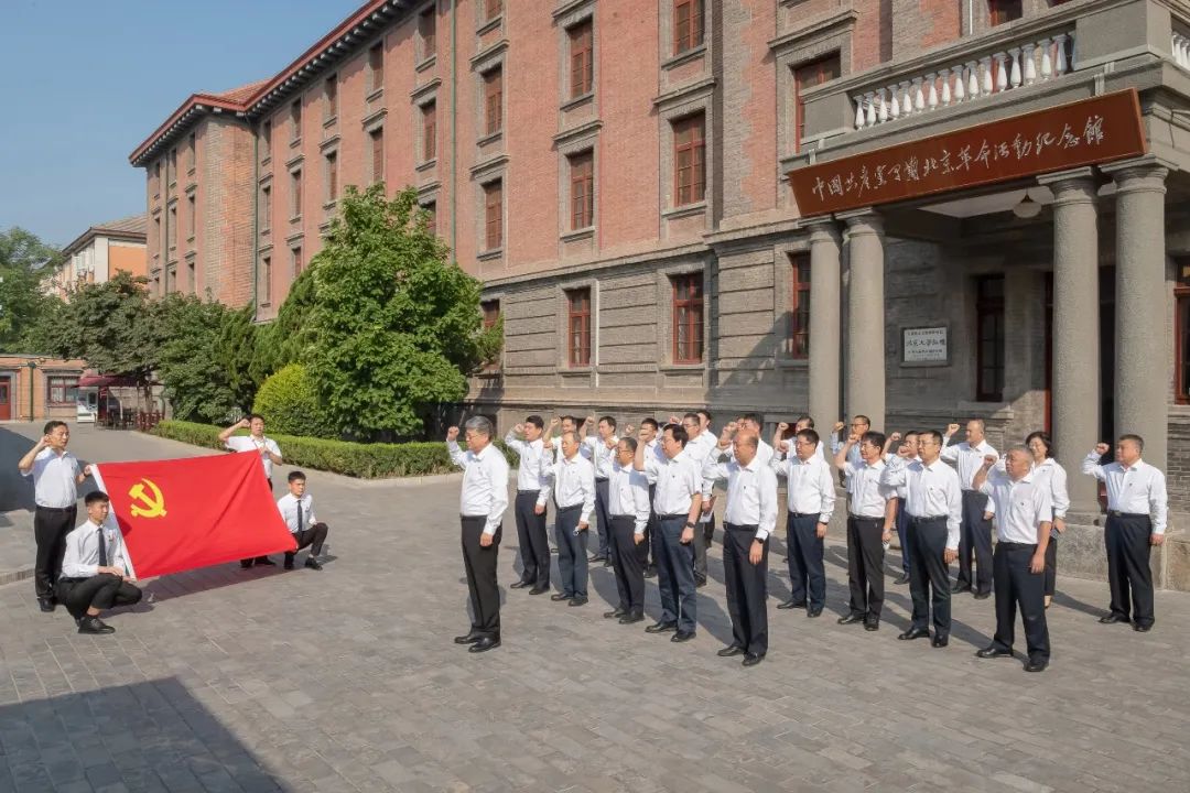 國家能源集團(tuán)黨組成員集體參觀學(xué)習(xí) “光輝偉業(yè)、紅色序章”主題展覽