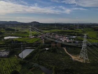 這項(xiàng)工程投產(chǎn)送電，將提高湖北省西電東送通道送電能力