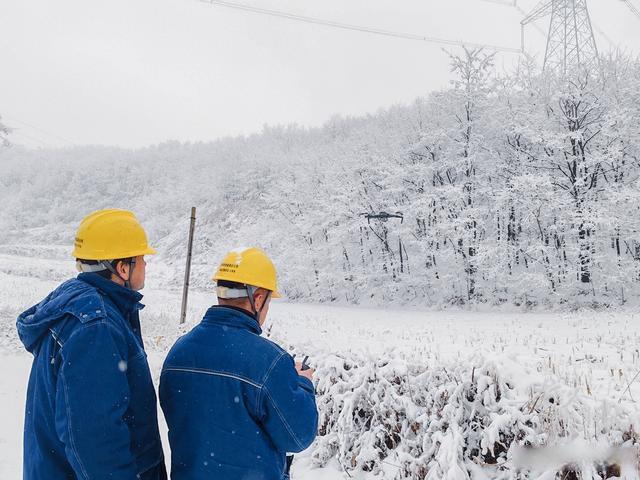 國(guó)網(wǎng)陜西電力公司全力以赴抗擊雨雪冰凍 電力保供守護(hù)萬家溫暖