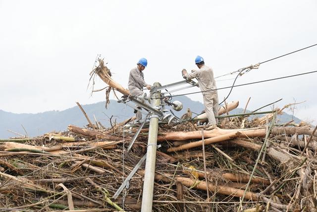 國(guó)網(wǎng)龍巖供電公司在防汛搶險(xiǎn)保電一線筑牢“紅色堡壘”