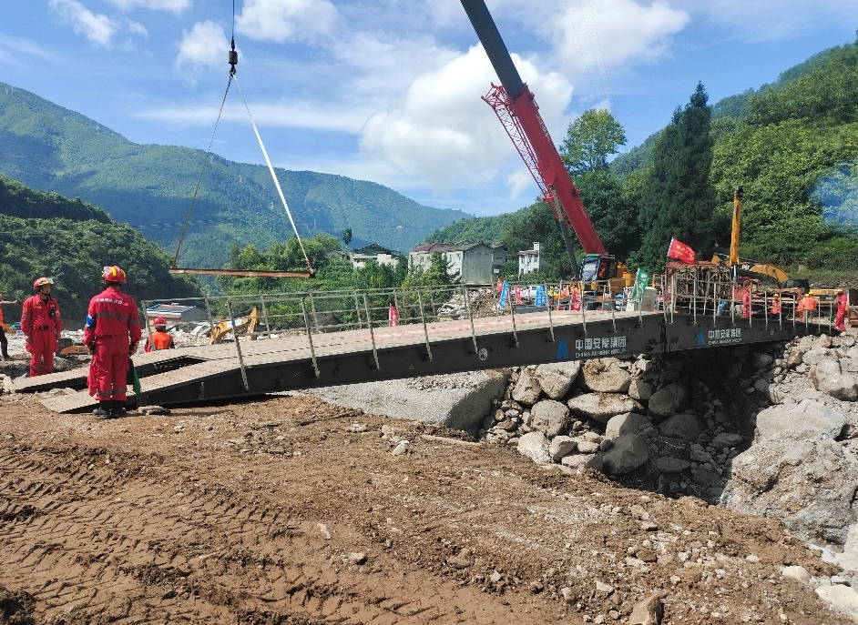 直擊雅安山洪救援 中國(guó)安能啟用機(jī)械化橋搶通關(guān)鍵道路