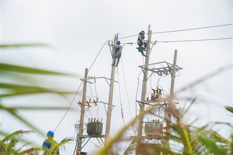 保亭、三亞等多個市縣供電隊伍全力支援文昌搶修復電